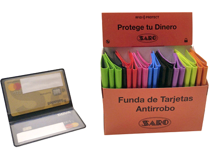 FUNDA PORTATARJETAS SARO ANTIRROBO DATOS DOBLE CARA CAPACIDAD 4 TARJETAS COLORES SURTIDOS 65 X 95 MM