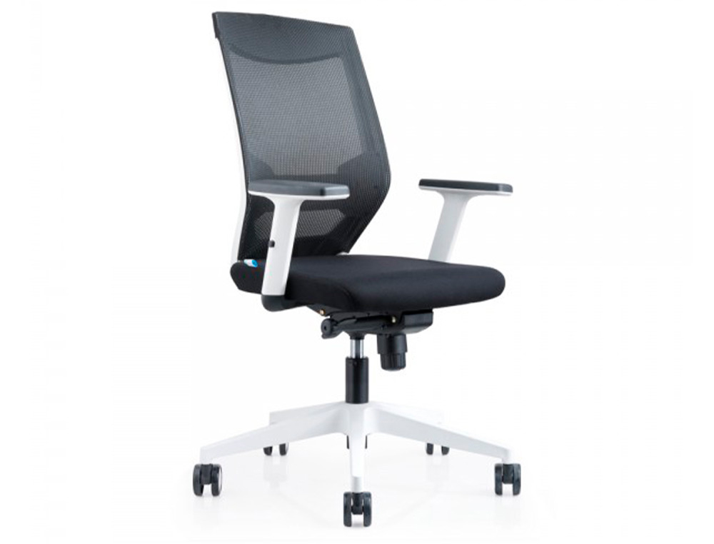 SILLA ROCADA DE OFICINA CON BRAZOS REGULABLES Y RESPALDO MALLA NEGRO TAPIZADA EN TELA IGNIFUGA NEGRO COLOR BLANCO