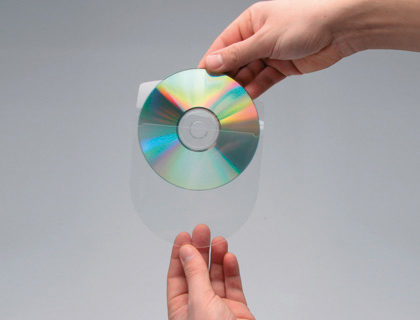 [KF27032] FUNDA AUTOADHESIVA PARA CD Q-CONNECT CON SOLAPA PACK DE 10 UNIDADES