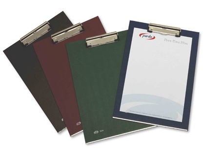 [82003] PORTANOTAS PARDO CARTON FORRADO PVC FOLIO CON PINZA METALICA AZUL